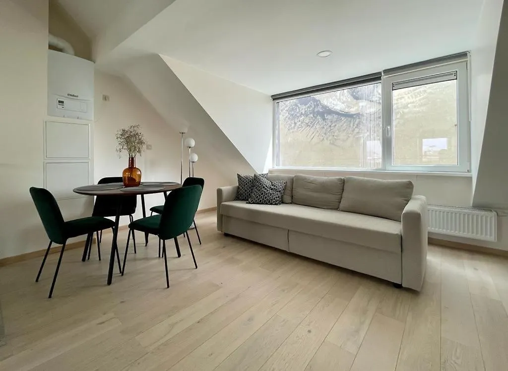 Charming Duplex On The Canal Bruxelles